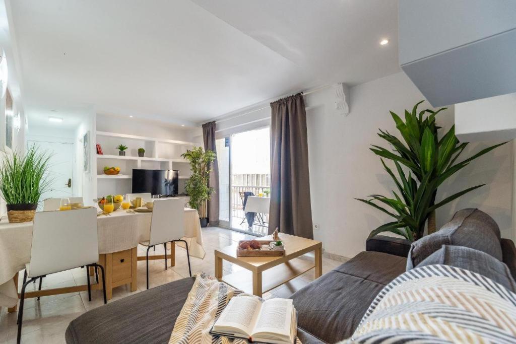 Seaside Boutique Apartment 푸엔히롤라 외부 사진
